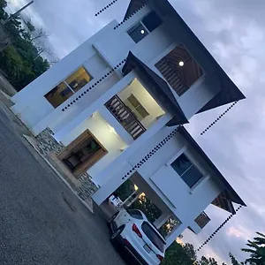 Villa En Con Piscina